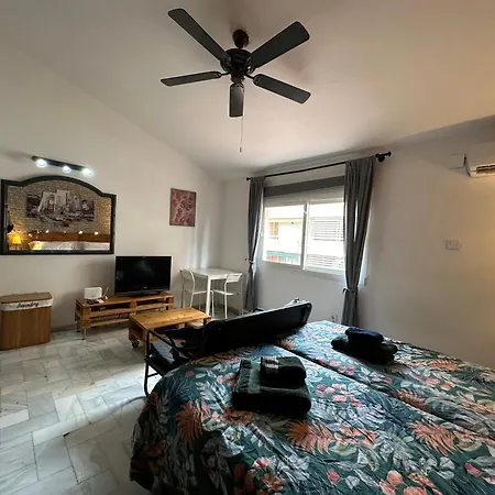 Carihuela Renovado - Wifi 365 Mbps - Fire Stick Amazon - Playa A 50 Metros * Torremolinos